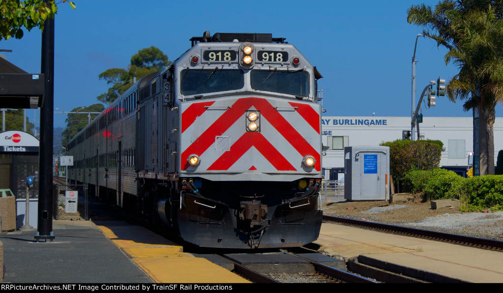 JPBX 918 Leads Caltrain 234